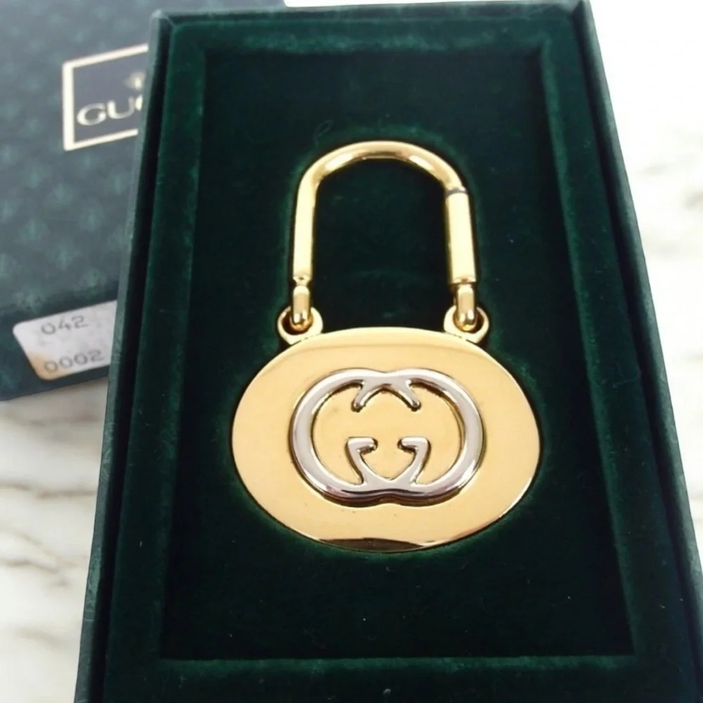 GUCCI Interlocking GG Keyring/Bag Charm with Box ๐คฉ - Picture 4 of 11